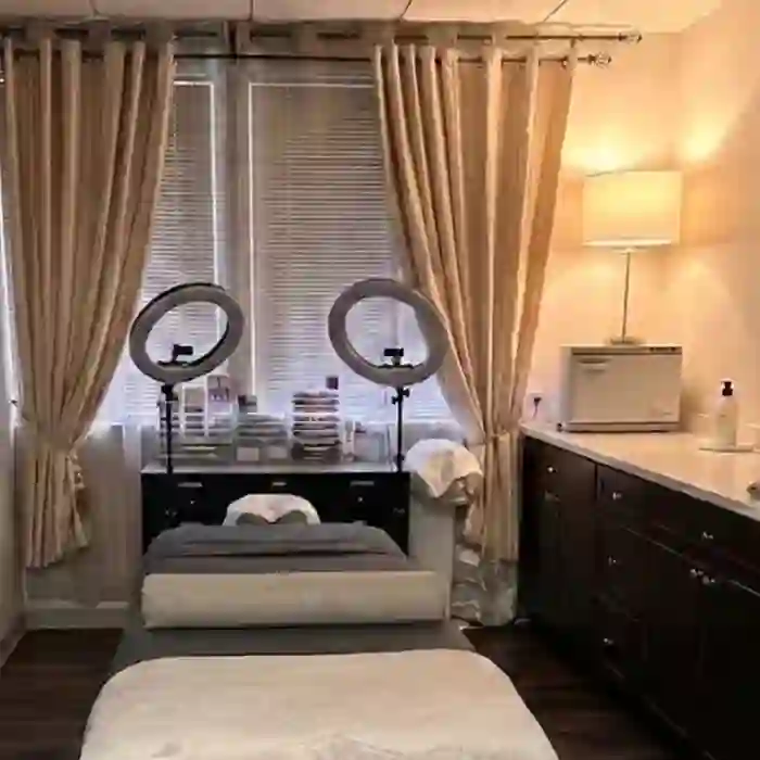 The suite, between clients